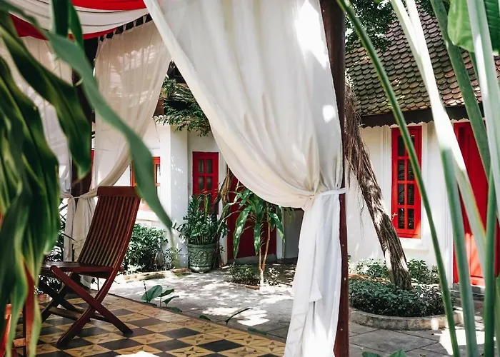 Wat Damnak Hotel